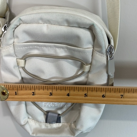 The North Face Jester Crossbody Bag TNF White Metallic Mid Grey 2.3lt 2 Way Zip - Picture 11 of 15